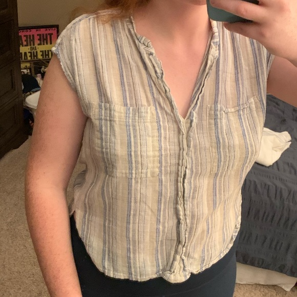 V-Neck Sleeveless Top with Stripes - Picture 3 of 4